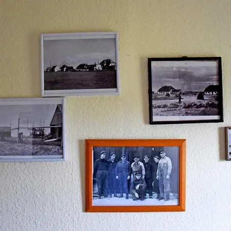 Ferienzimmer Unterm Reetdach In Pl Neuendorf (Hiddensee)