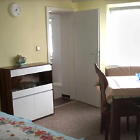 Ferienzimmer Unterm Reetdach In Pl בית אירוח Neuendorf (Hiddensee)