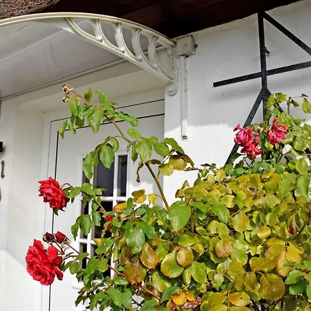 Ferienzimmer Unterm Reetdach In Pl בית אירוח