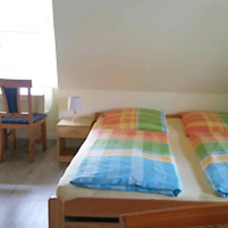 Ferienzimmer Unterm Reetdach In Pl בית אירוח Neuendorf (Hiddensee)