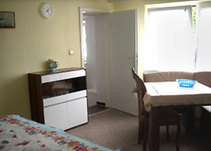 Ferienzimmer Unterm Reetdach In Pl 民宿 诺因多夫