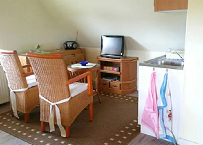 Ferienzimmer Unterm Reetdach In Pl * 诺因多夫